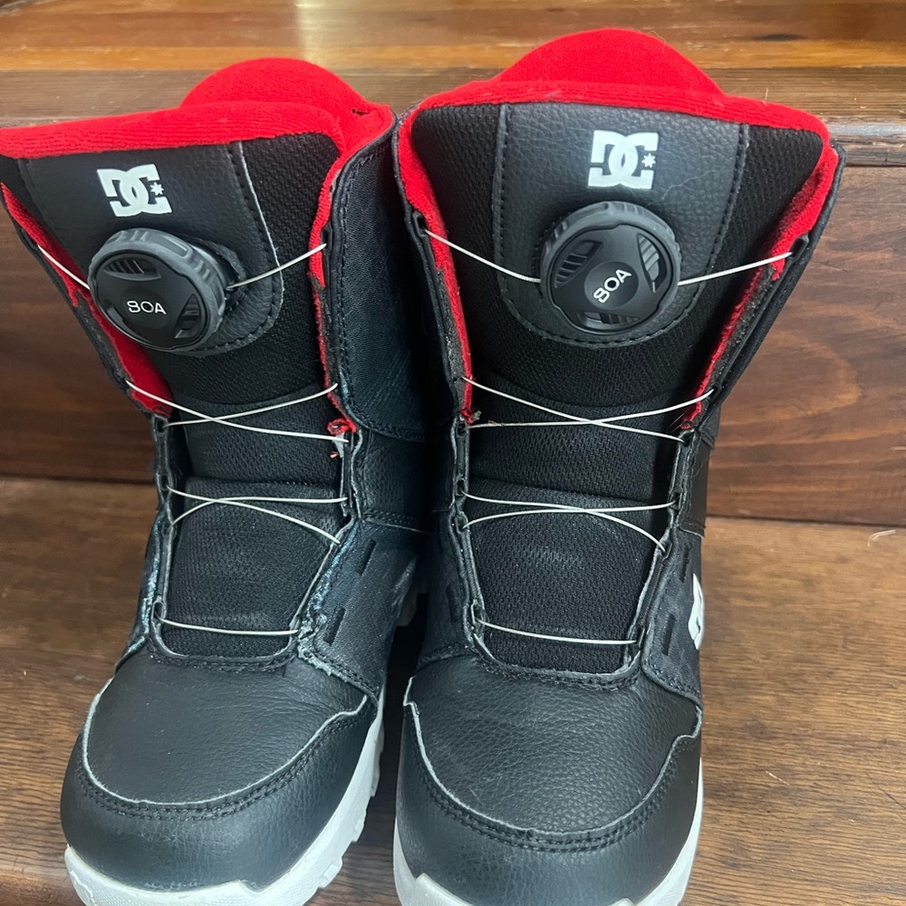 DC kid’s scout boa boots